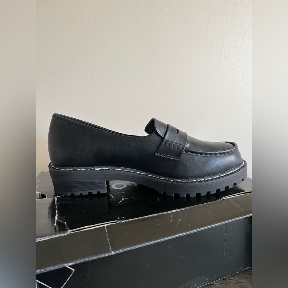 NEW IN BOX sold out torrid chunky lug loafer in black
